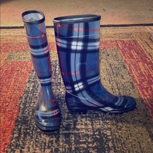 Dirty Laundry rain boots